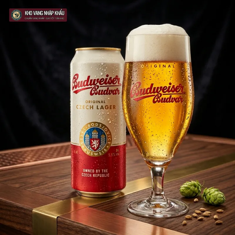 Bia Tiệp Budweiser Budvar Vàng chính hãng ướp lạnh sảng khoái trên bàn tiệc hải sản