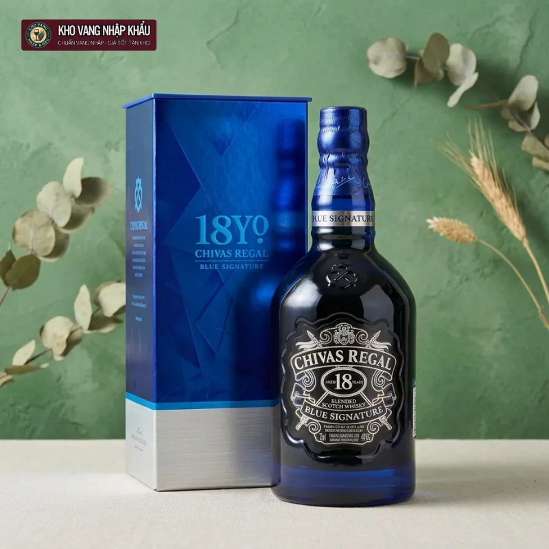 Rượu Whisky Chivas 18 Năm Blue Signature chính hãng trong bối cảnh phòng làm việc CEO sang trọng