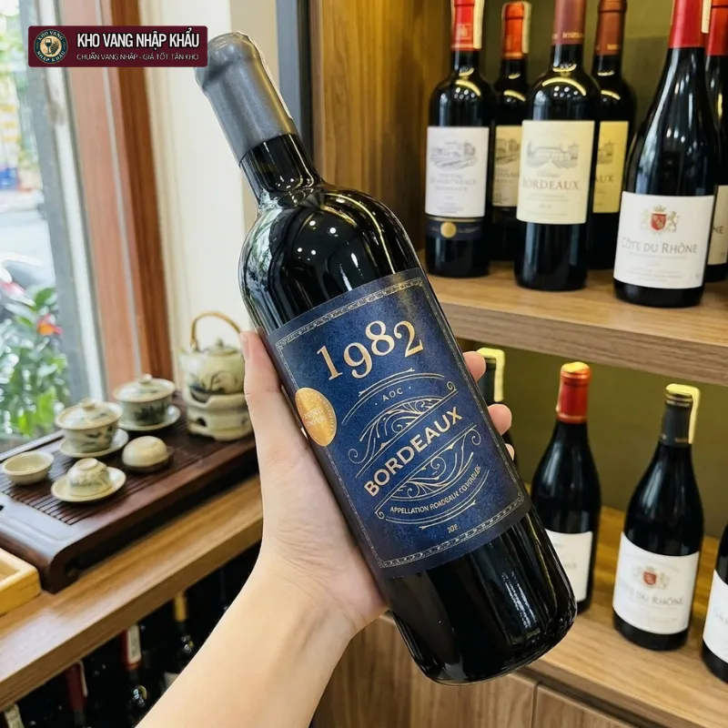 Vang Pháp 1982 Bordeaux AOC Đầu si chính hãng nút sáp đỏ trưng bày uy nghiêm tại showroom