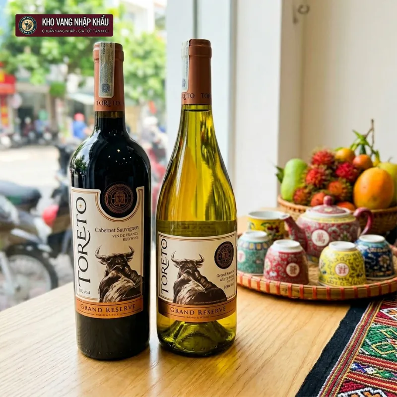 Vang Trắng Chile Toreto Grand Reserva Chardonnay chính hãng trong bối cảnh tiệc tối thượng lưu